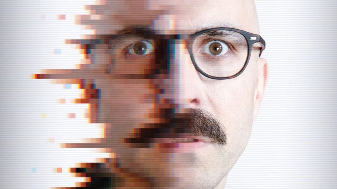 Il migliore dei mondi, la recensione: la rivoluzione di Maccio Capatonda e un ottimo film a 56k