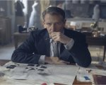 The New Look: le prime immagini della nuova dramedy con Ben Mendelsohn e Juliette Binoche