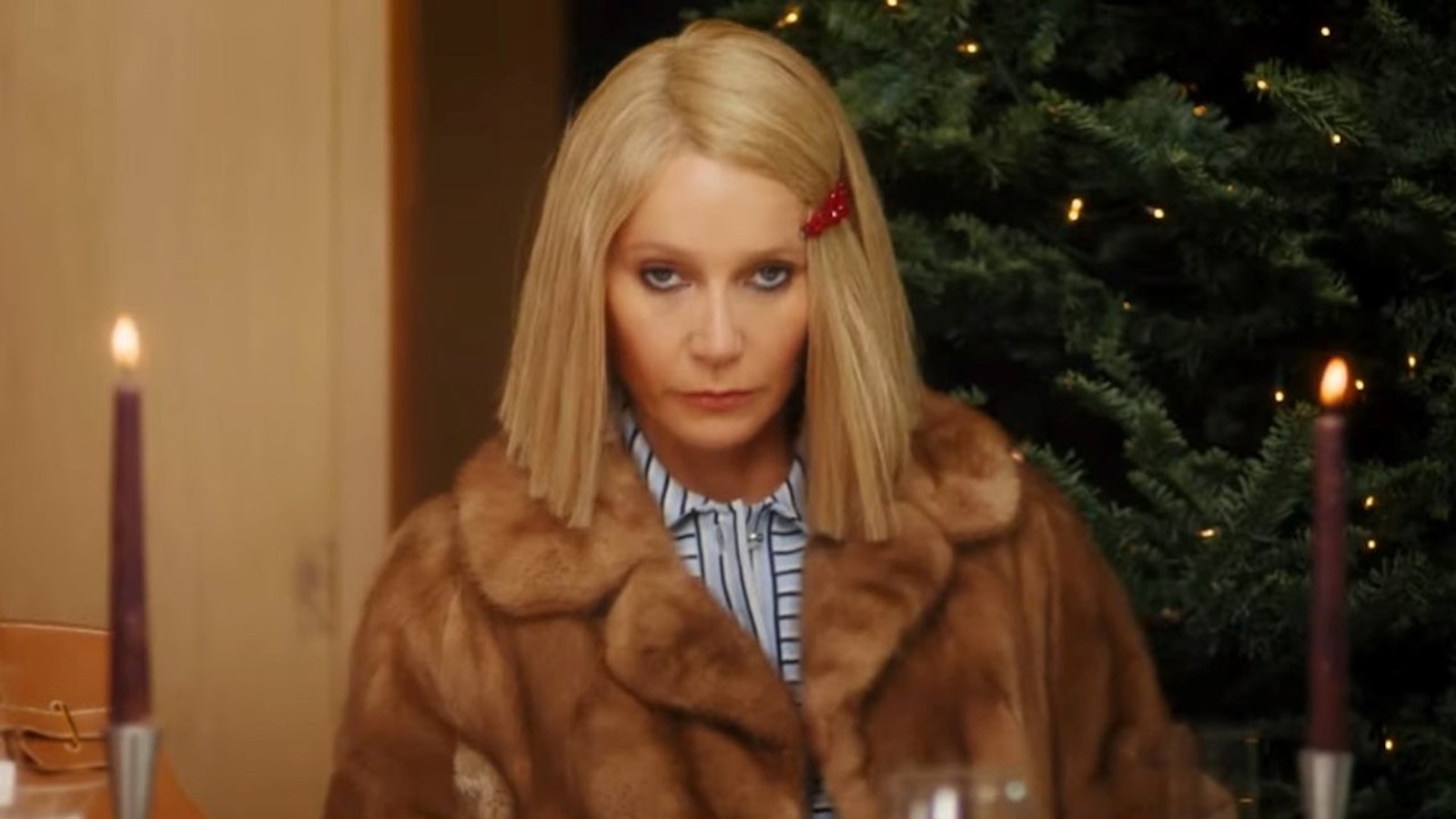 Gwyneth Paltrow ripropone i suoi look più celebri nello spot natalizio di Goop