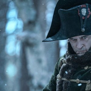 Napoleon: lo sguardo bieco del condottiero di Joaquin Phoenix