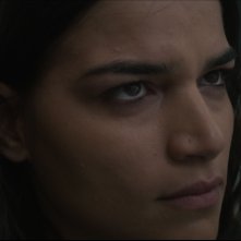 Il paese dei jeans in agosto: Lina Siciliano in un primissimo piano