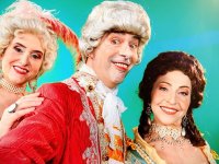 Sensualità a Corte, 18 anni di genialità, maestose risate e non sentirli