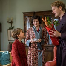 Il coniglietto di velluto: Phoenix Laroche, Samantha Colley, Leonard Buckley in una scena del film