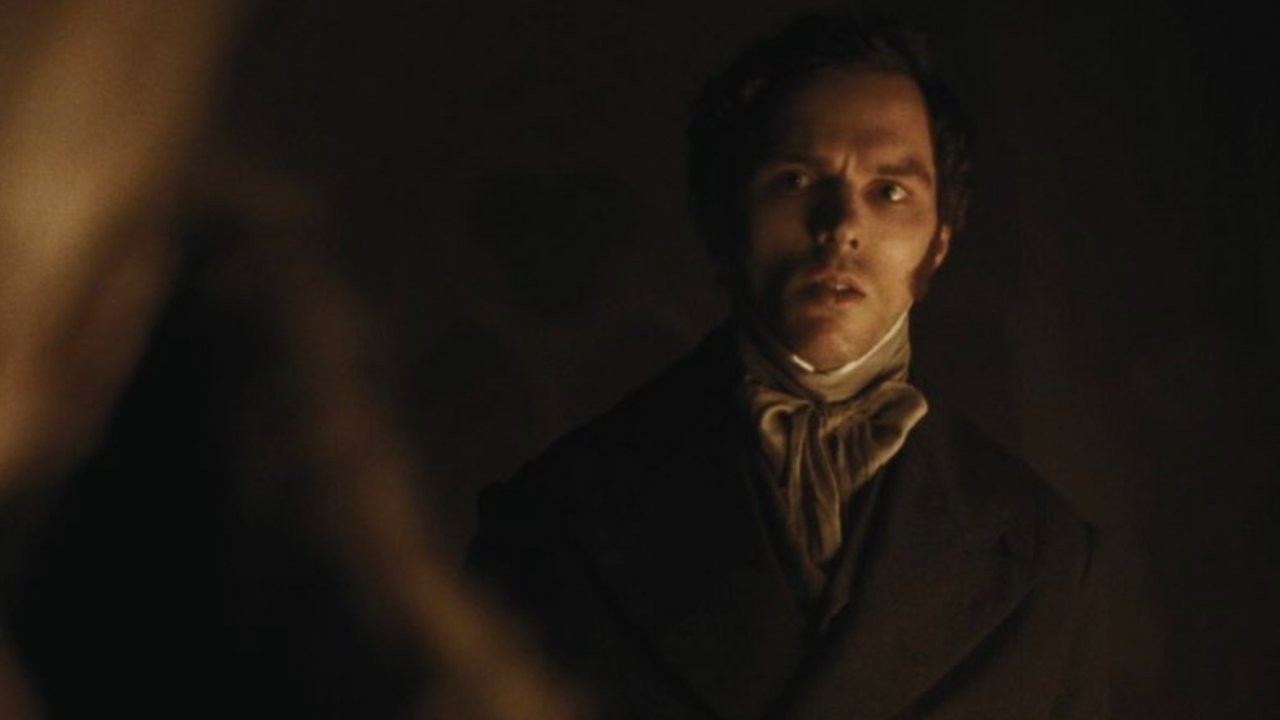 Nosferatu: Nicholas Hoult è perseguitato dal Conte Orlok in una nuova immagine del film