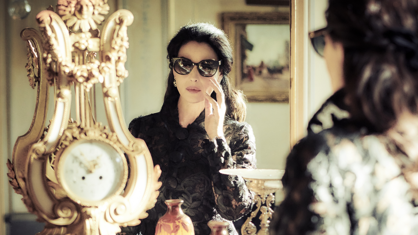 Monica Bellucci è Maria Callas nel documentario in onda stasera su Rai 1 in prima visione assoluta