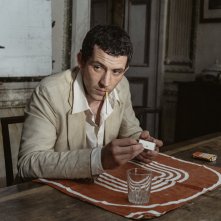 La chimera: Josh O'Connor in una foto