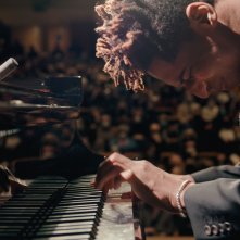 American Symphony: Jon Batiste - Jon Batiste al pianoforte