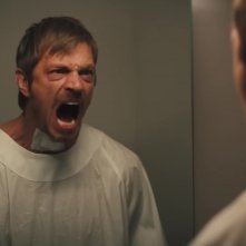 Silent Night - Il silenzio della vendetta: Joel Kinnaman in una scena