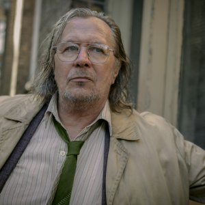 Gary Oldman in una scena di Slow Horses 3