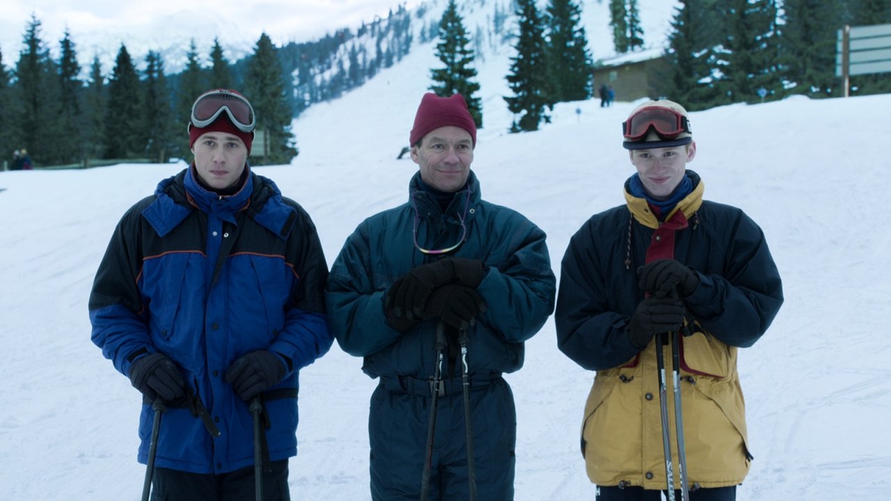 The Crown 6: l'abito trasparente con cui Kate Middleton sedusse William nelle foto degli ultimi episodi