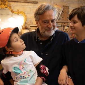 La guerra dei nonni: Max Tortora in una scena