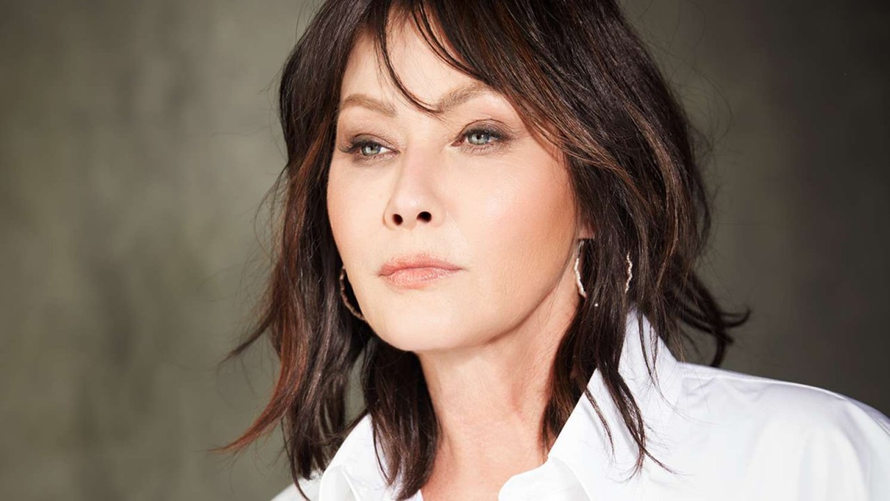 Shannen Doherty: "Il cancro si è esteso alle ossa, ma non ho chiuso con la  vita"