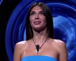 Grande Fratello: Greta entra, Perla in lacrime, provvedimento disciplinare per Anita