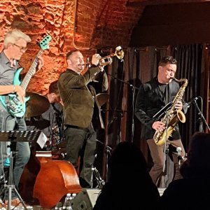 Kyle Eastwood si esibisce al Porto Urbano - EDIt di Torino col suo quintetto jazz