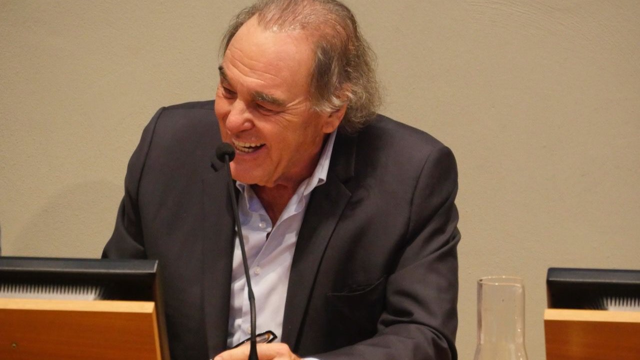 Oliver Stone: 'Barbie infantilizza Hollywood. John Wick? Mi sono addormentato 778 volte'