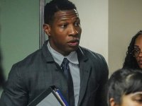 Jonathan Majors, l'ex fidanzata: 'Minacciava di suicidarsi se non avessi fatto quello che chiedeva'