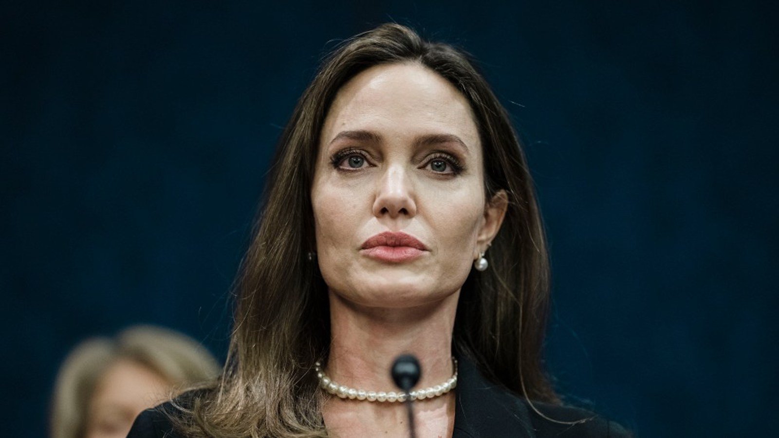 Angelina Jolie vuole lasciare Hollywood dopo il divorzio da Brad Pitt: 'Qui non sono libera di muovermi'