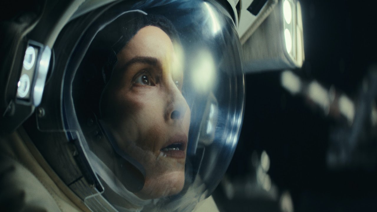 Constellation: le prime immagini della nuova serie con Noomi Rapace e Jonathan Banks