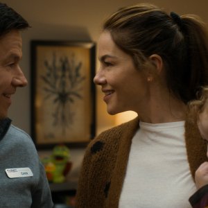 The Family Plan: Mark Wahlberg, Michelle Monaghan, in una scena del film