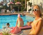 Palm Royale: le prime immagini della nuova serie con Kristen Wiig in arrivo su Apple TV+