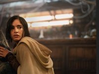 Rebel Moon - Parte 2: La Sfregiatrice, nuovo look 'insanguinato' per Kora di Sofia Boutella