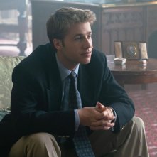 The Crown 6 Parte 2: Ed McVey in una scena