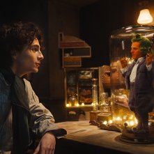 Wonka: Timothée Chalamet e Hugh Grant in una foto del film