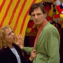 Darkman: Frances McDormand e Liam Neeson in una scena del film