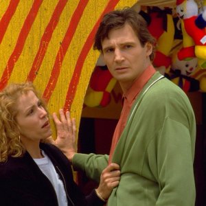 Darkman: Frances McDormand e Liam Neeson in una scena del film