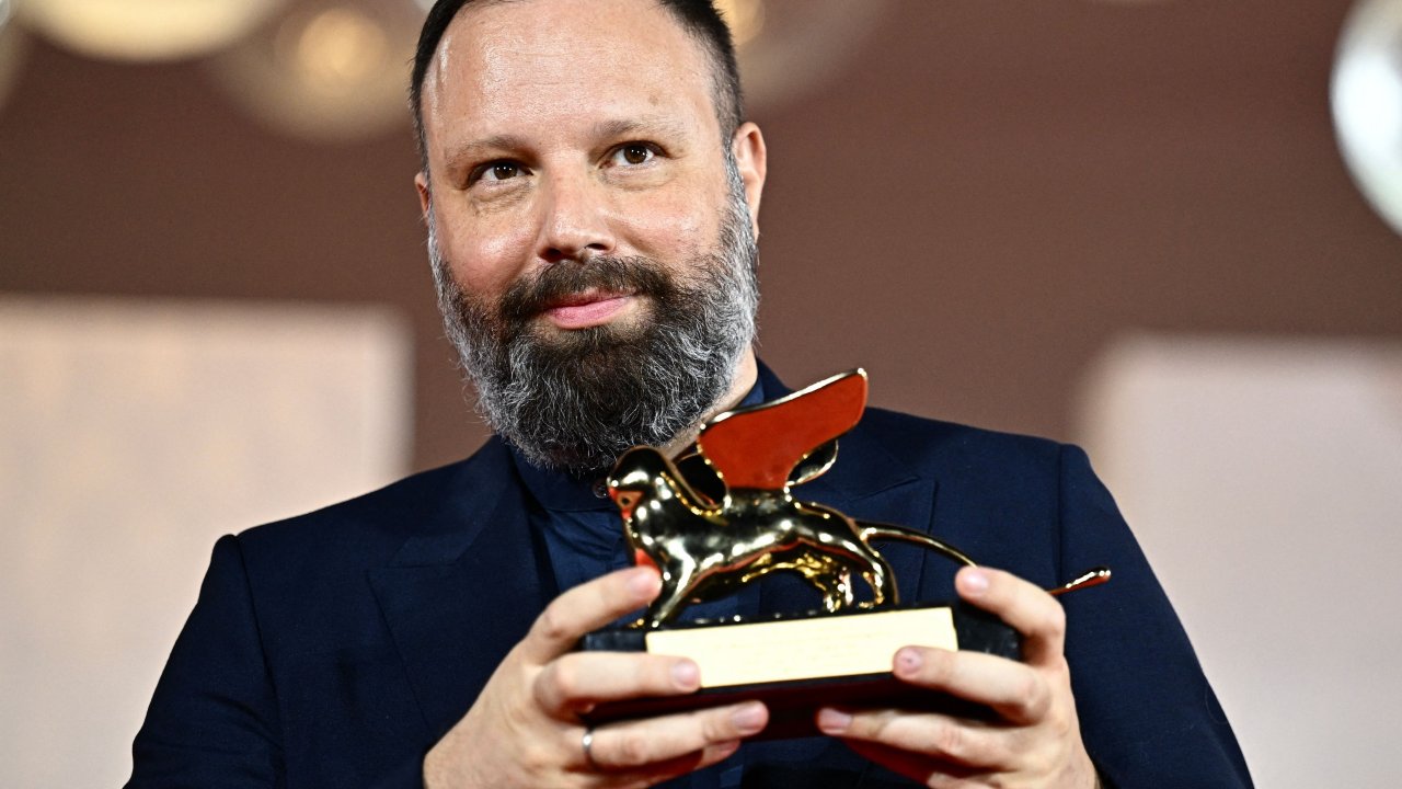 Primo piano di Yorgos Lanthimos alla Mostra di Venezia