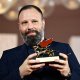 Yorgos Lanthimos annuncia una pausa dal cinema dopo Bugonia: “Ho bisogno di fermarmi”