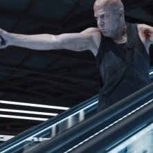 Adagio: Pierfrancesco Favino in una scena d'azione