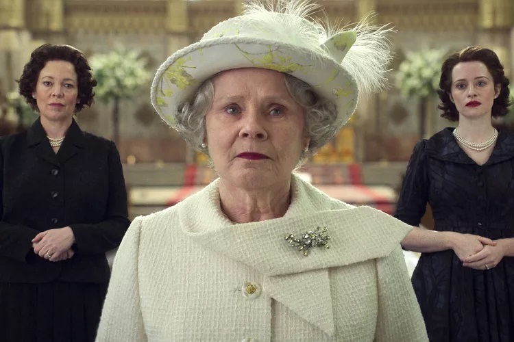 The Crown 6X10 Finale Imelda Staunton Claire Foy Olivia Colman