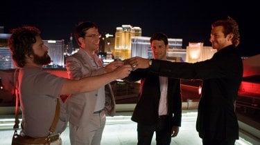 Zach Galifianakis, Ed Helms, Justin Bartha e Bradley Cooper in una scena del film Una notte da leoni