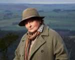 Vera Secret Santa stasera su Giallo il film basato sul libro The Rising Tide  di Ann Cleeves