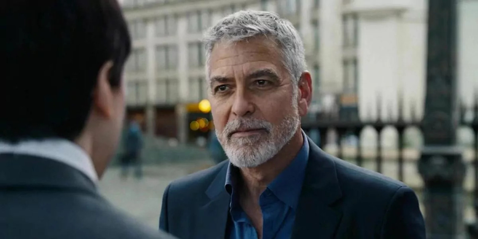George Clooney scherza sul suo ritorno come Batman: 'Non circolano abbastanza droghe nel mondo'