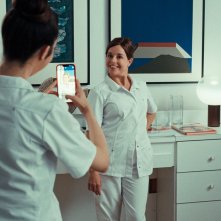 Tutti a parte mio marito: Laure Calamy in posa per una foto