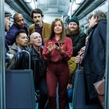 Tutti a parte mio marito: Laure Calamy sulla metro circondata da uomini