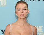 Sydney Sweeney: 'È un problema trovare vestiti che si adattino al mio seno'