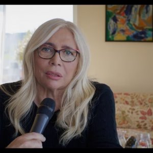 Chi ha rapito Jerry Calà?: Mara Venier in una scena