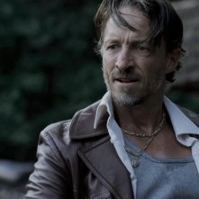 Crawlspace: Bradley Stryker in una scena del film