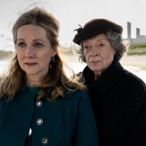 The Miracle Club: Laura Linney e Maggie Smith in una scena