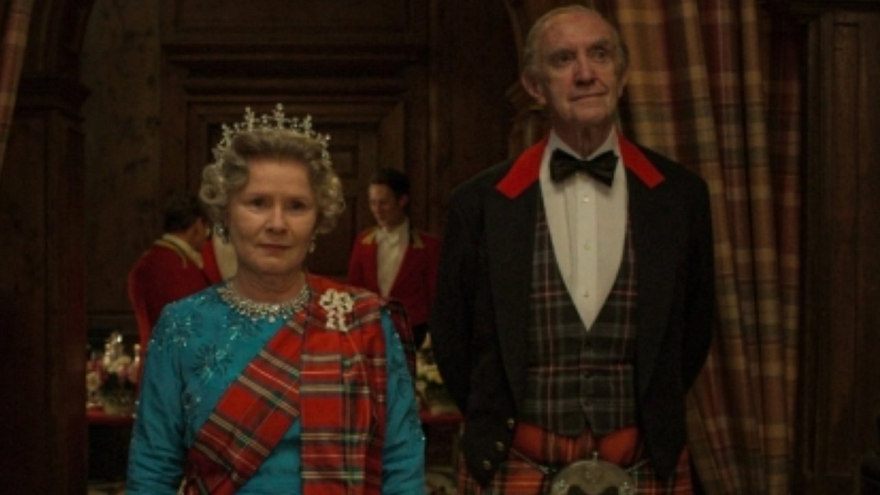 The Crown: Jonathan Pryce ha chiesto scusa a un membro della famiglia reale