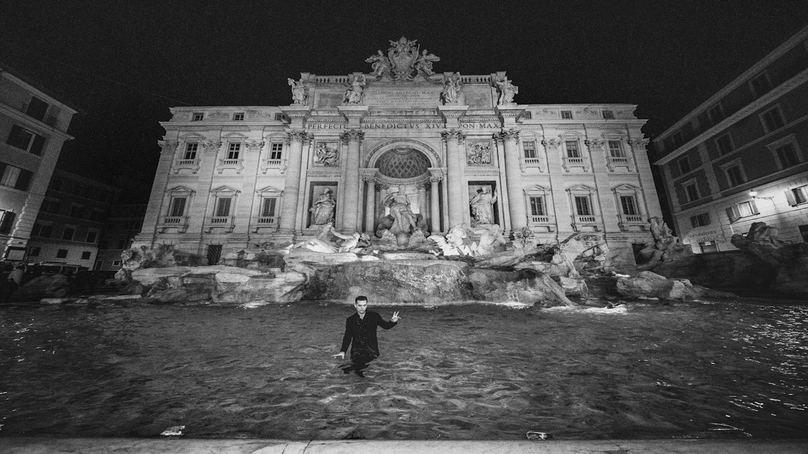Berlino: le foto di Pedro Alonso a Roma, in vista dell'uscita su Netflix dello spin-off de La casa di carta