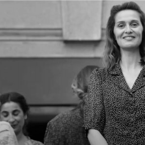 C'è ancora domani: Paola Cortellesi sorride in una scena