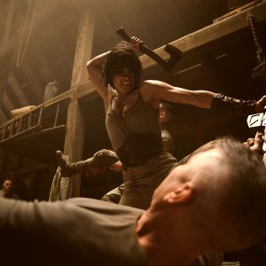 Rebel Moon - Parte uno: Figlia del fuoco - Sofia Boutella in una scena d'azione