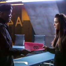 Barely Lethal: Samuel L. Jackson e Hailee Steinfeld in una scena del film