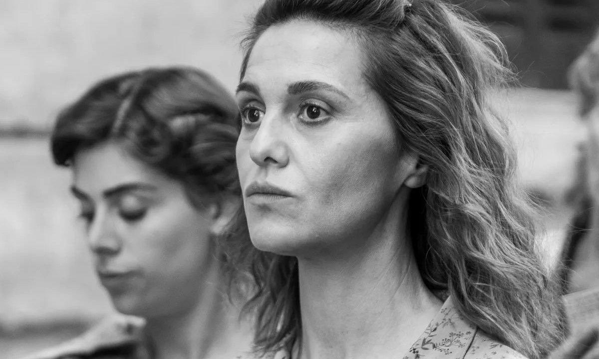 Primo piano di Paola Cortellesi in C'è ancora domani