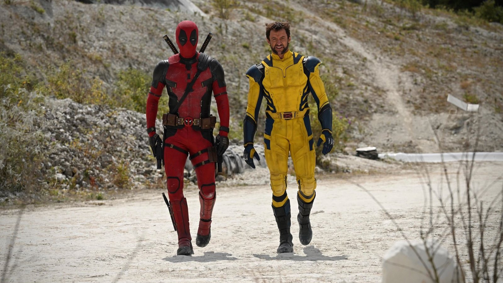 Deadpool 3: Hugh Jackman e Ryan Reynolds condividono delle foto dal set in occasione della fine dell'anno