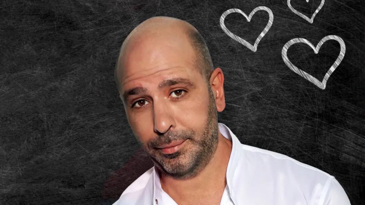 Checco Zalone Amore + Iva, se uno spettacolo teatrale diventa una lezione di comicità